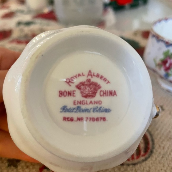 Mint Condition. Royal Albert Cream and Sugar Set. - Picture 3 of 7